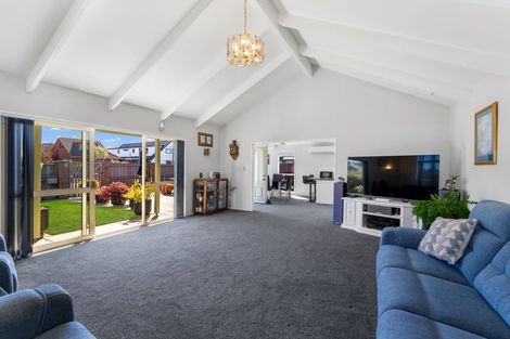 Photo of property in 150 Royal Park Drive, Parklands, Christchurch, 8083