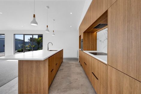 Photo of property in 9a Strandon Place, Strandon, New Plymouth, 4312