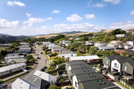 Photo of property in 9/6 Oswald Crescent, Paparangi, Wellington, 6037