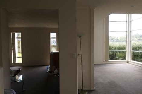 Photo of property in 74 George Deane Place, Greenhithe, Auckland, 0632