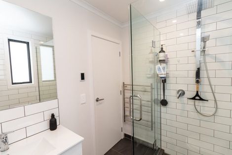 Photo of property in 41 Glanmire Road, Newlands, Wellington, 6037