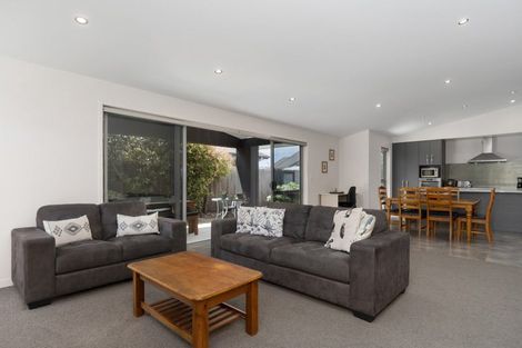 Photo of property in 21 Butterworth Crescent, Papamoa Beach, Papamoa, 3118