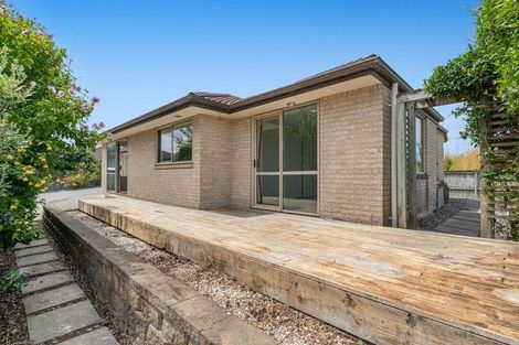 Photo of property in 9 Raabia Close, Parakai, 0830