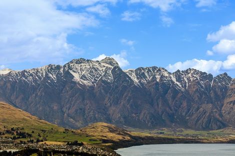 Photo of property in 9 Caples Place, Fernhill, Queenstown, 9300