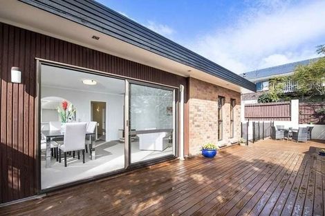 Photo of property in 1 Lynngate Place, Hillcrest, Auckland, 0627