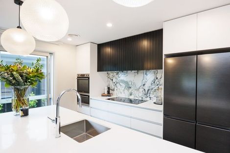 Photo of property in 6 Solitude Crescent, Kelvin Grove, 4414