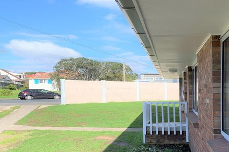 Photo of property in 2/300 Lake Road, Hauraki, Auckland, 0622