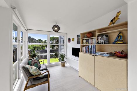 Photo of property in 28 Eden Street, Island Bay, Wellington, 6023