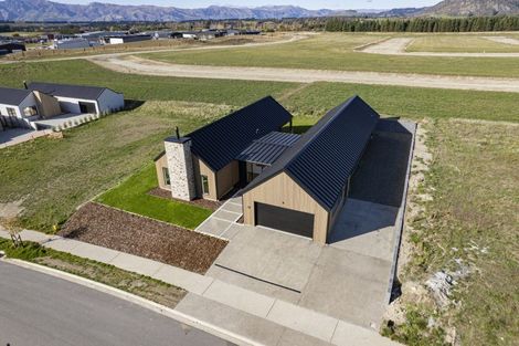 Photo of property in 18 Marjon Drive, Wanaka, 9305