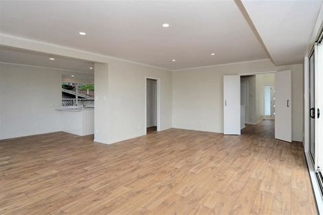 Photo of property in 27 Mcmillan Place, Mellons Bay, Auckland, 2014