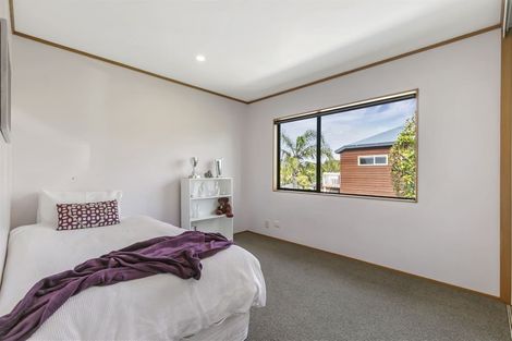 Photo of property in 14 Rifleman Rise, Unsworth Heights, Auckland, 0632