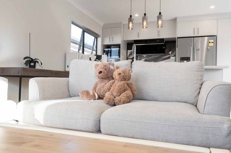 Photo of property in 3 Silver Beech Street, Takanini, 2110