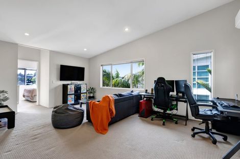 Photo of property in 10 Caledonia Place, Highlands Park, New Plymouth, 4312
