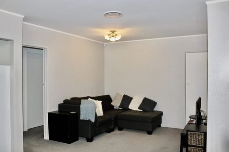 Photo of property in 2/70 Kaurilands Road, Titirangi, Auckland, 0604