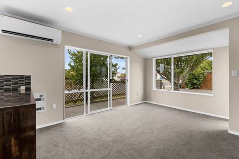 Photo of property in 2/1400 Woodstock Avenue, Mayfair, Hastings, 4122