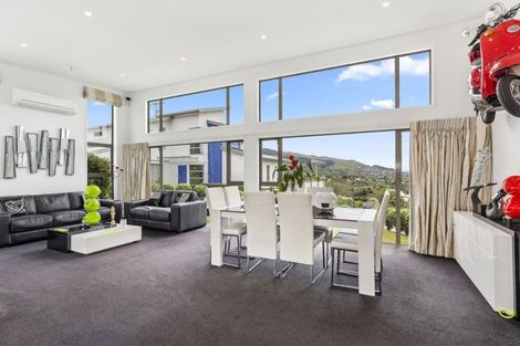 Photo of property in 5 Linacre Way, Tawa, Wellington, 5028