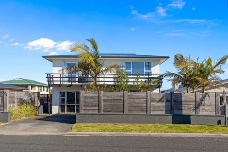 Photo of property in 22 Karewa Parade, Papamoa Beach, Papamoa, 3118