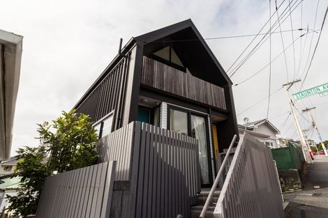 Photo of property in 2/17 Nairn Street, Mount Cook, Wellington, 6011