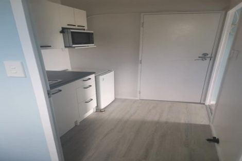 Photo of property in 10c Earl Road, Titirangi, Auckland, 0604