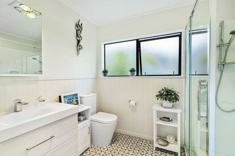 Photo of property in 60 Brian Crescent, Stanmore Bay, Whangaparaoa, 0932