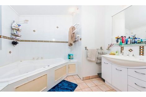 Photo of property in 13 Mceldowney Road, Titirangi, Auckland, 0604