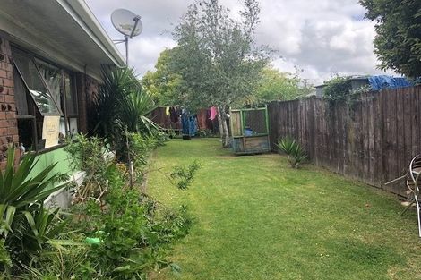 Photo of property in 2/4 Ti Nana Crescent, Henderson, Auckland, 0610