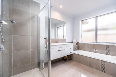 Photo of property in 45 Kowi Lakes Drive, One Tree Point, 0118