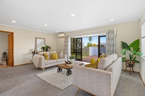 Photo of property in 22 Petrel Place, Massey, Auckland, 0614