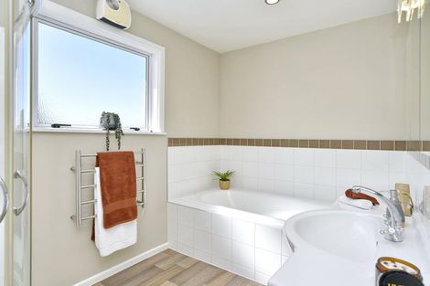 Photo of property in 910 Avonside Drive, Avondale, Christchurch, 8061