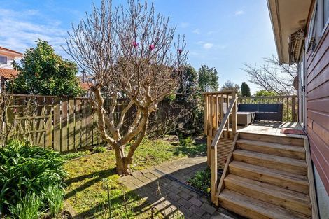 Photo of property in 2 Mckeefry Grove, Tawa, Wellington, 5028
