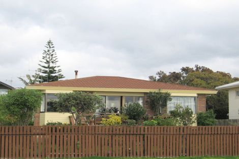 Photo of property in 121 Marine Parade, Mount Maunganui, 3116