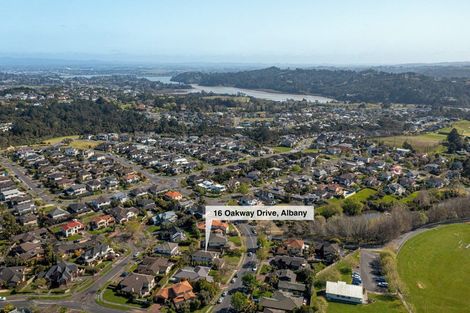 Photo of property in 16 Oakway Drive, Schnapper Rock, Auckland, 0632