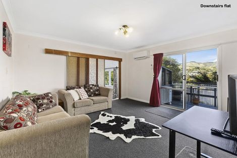 Photo of property in 15a Romney Square, Tawa, Wellington, 5028