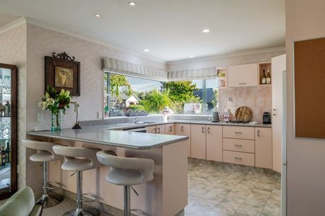 Photo of property in 8 Rothesay Place, Highbury, Palmerston North, 4412