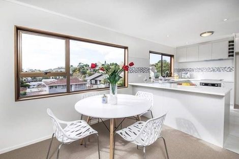 Photo of property in 1 Lynngate Place, Hillcrest, Auckland, 0627