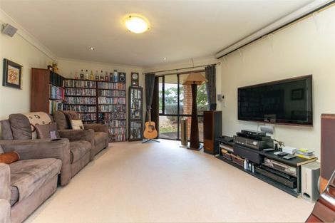 Photo of property in 2 Berkshire Terrace, Massey, Auckland, 0614