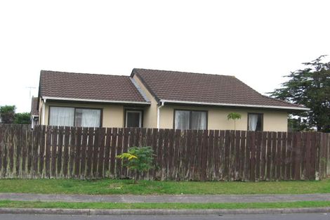 Photo of property in 2/16 Edwin Freeman Place, Ranui, Auckland, 0612
