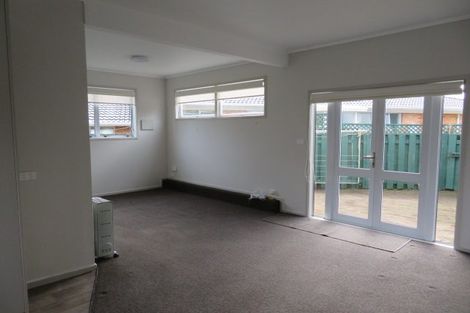 Photo of property in 16 Chipping Dale, Mangere Bridge, Auckland, 2022