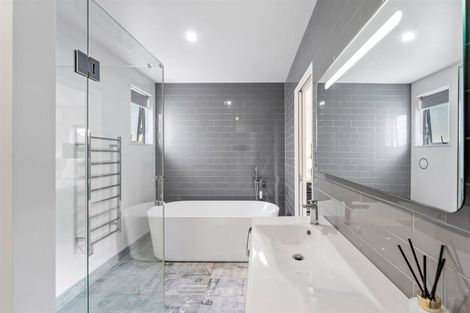 Photo of property in 18 Bella Vista Drive, Gulf Harbour, Whangaparaoa, 0930