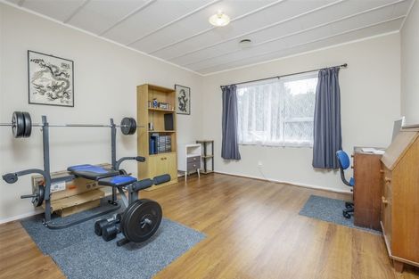 Photo of property in 1/40 Kingsclere Place, Goodwood Heights, Auckland, 2105