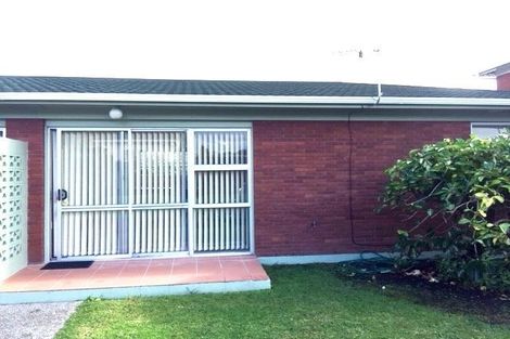 Photo of property in 2/5 Sylvan Crescent, Te Atatu South, Auckland, 0610