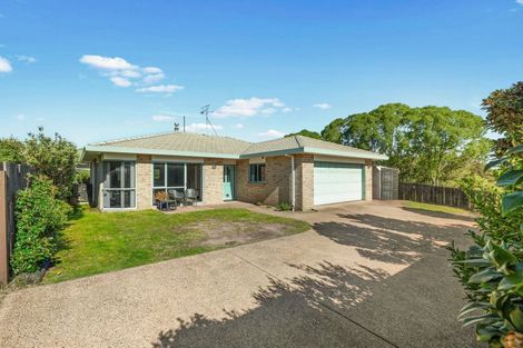 Photo of property in 122 Dalton Drive, Papamoa Beach, Papamoa, 3118