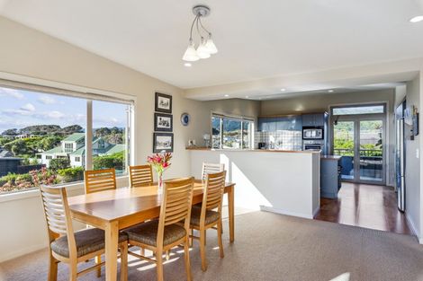 Photo of property in 33 Marram Way, Peka Peka, Waikanae, 5391