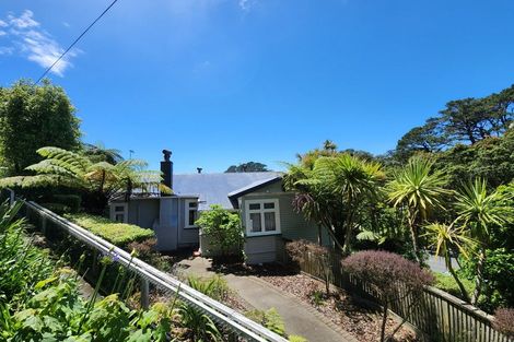 Photo of property in 76 Glenmore Street, Northland, Wellington, 6012