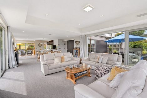 Photo of property in 70 Forest Heights, Wanaka, 9305
