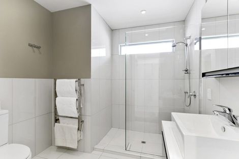 Photo of property in 35 Versailles Street, Karori, Wellington, 6012