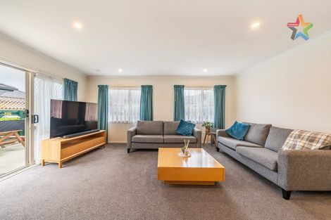 Photo of property in 32 Woodland Mews, Wainuiomata, Lower Hutt, 5014