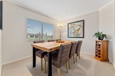 Photo of property in 16 Barry Curtis Place, Levin, 5510