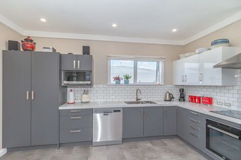 Photo of property in 56 Queenwood Road, Levin, 5510