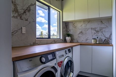 Photo of property in 211 Schnapper Rock Road, Schnapper Rock, Auckland, 0632